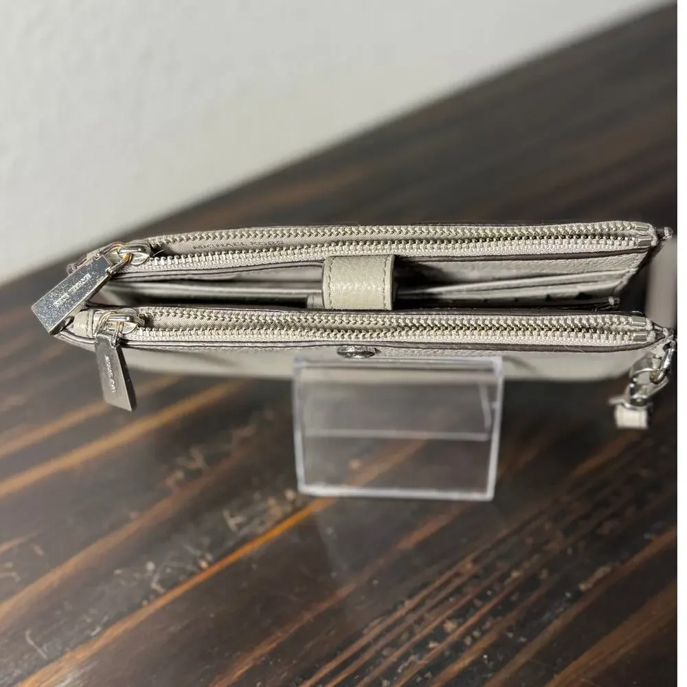 2-Piece Michael Kors Charlotte Tote & Jet Set‎ Long Wallet